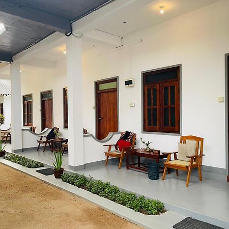 Zimbay Guest House Arugam Bay Esterno foto