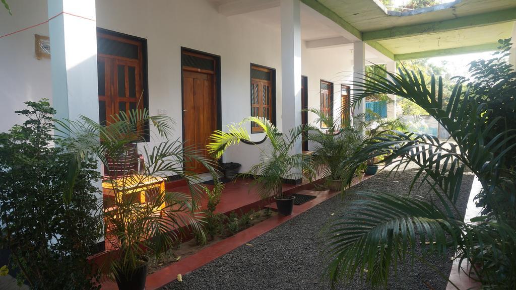 Zimbay Guest House Arugam Bay Esterno foto