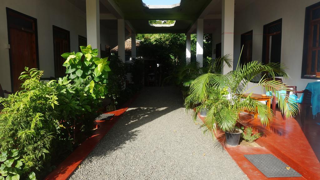 Zimbay Guest House Arugam Bay Esterno foto