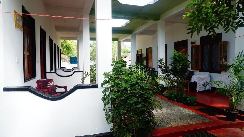 Zimbay Guest House Arugam Bay Esterno foto
