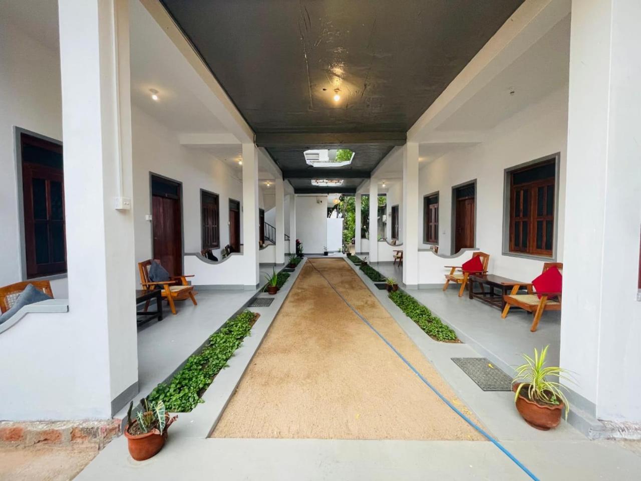 Zimbay Guest House Arugam Bay Esterno foto